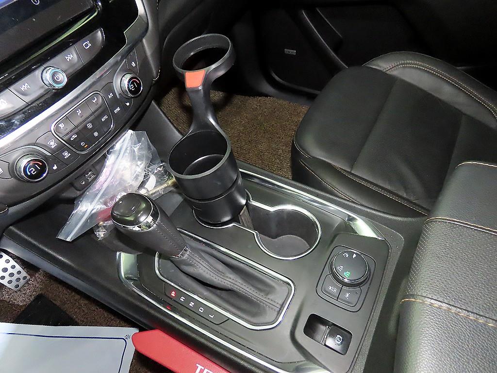 Chevrolet Travers - Vista 12