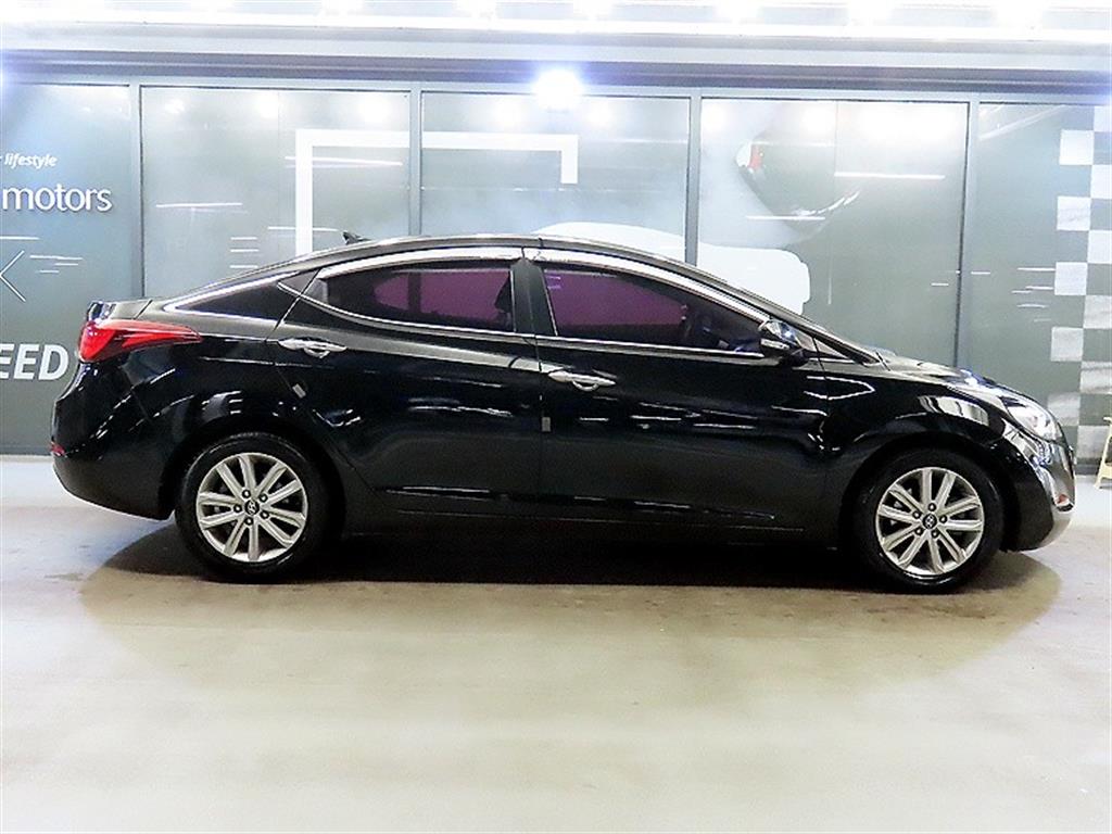 HYUNDAI Avante - Vista 3