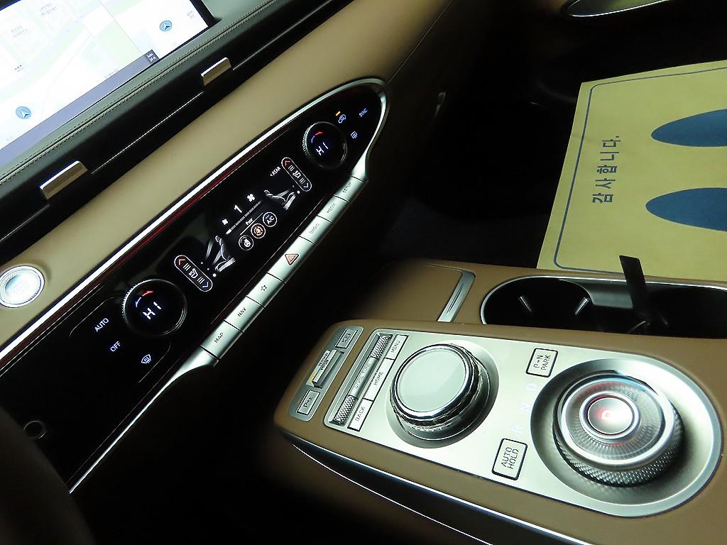 Genesis GV70 - Vista 9