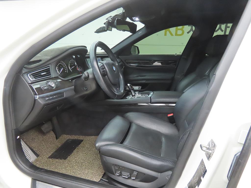 BMW 7 Series - Vista 5