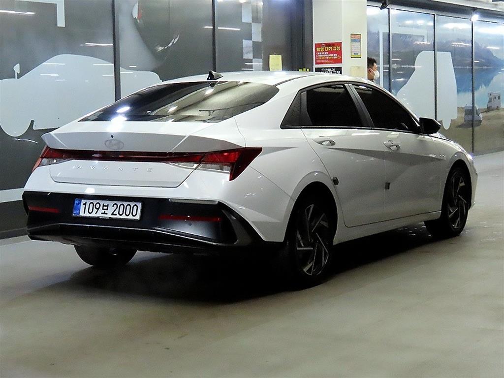 HYUNDAI Avante - Vista 4