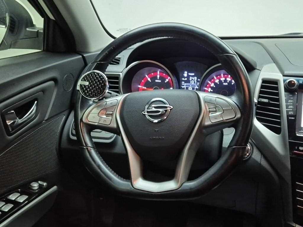 Ssangyong Tivoli - Vista 9