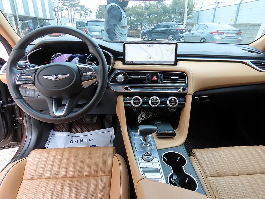 Genesis G70 - Vista 7