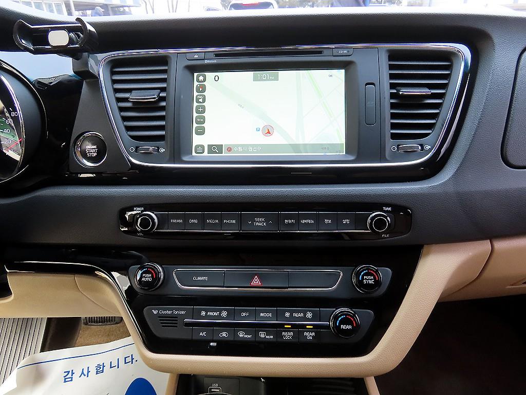 KIA Carnival - Vista 11