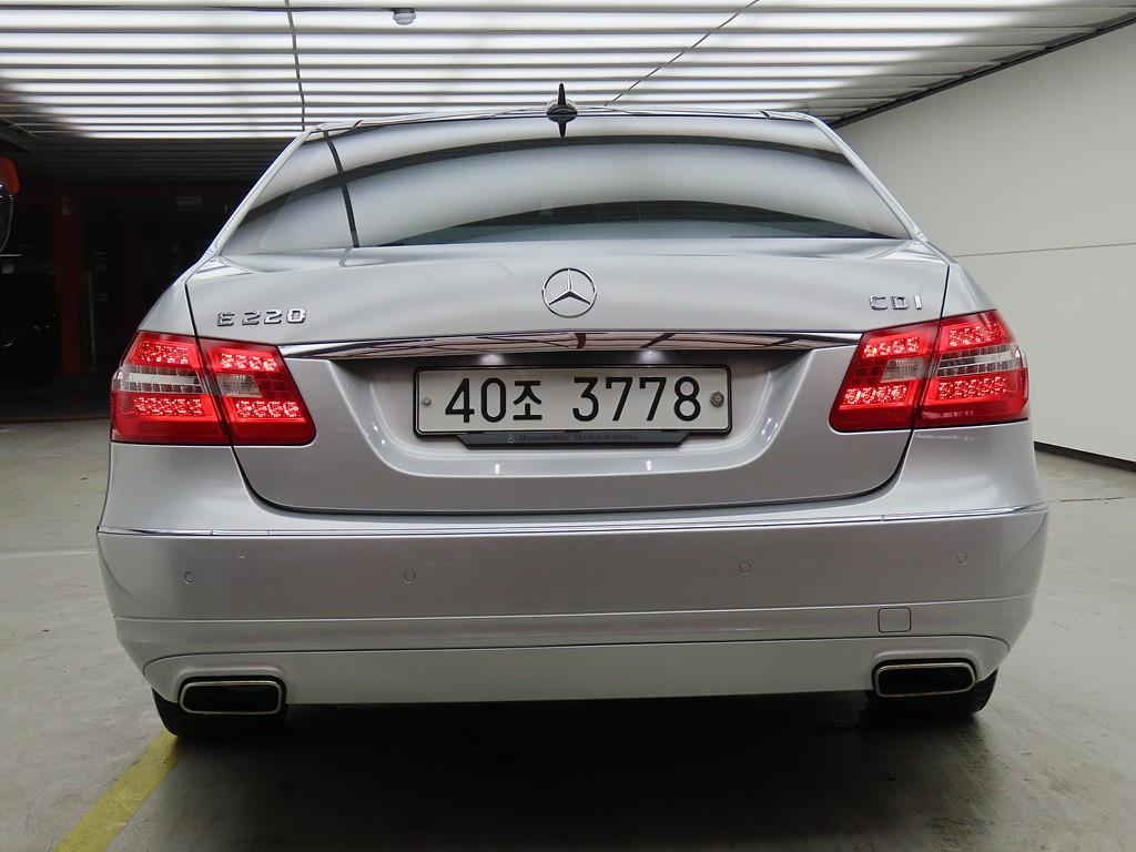Mercedes Benz E class - Vista 4
