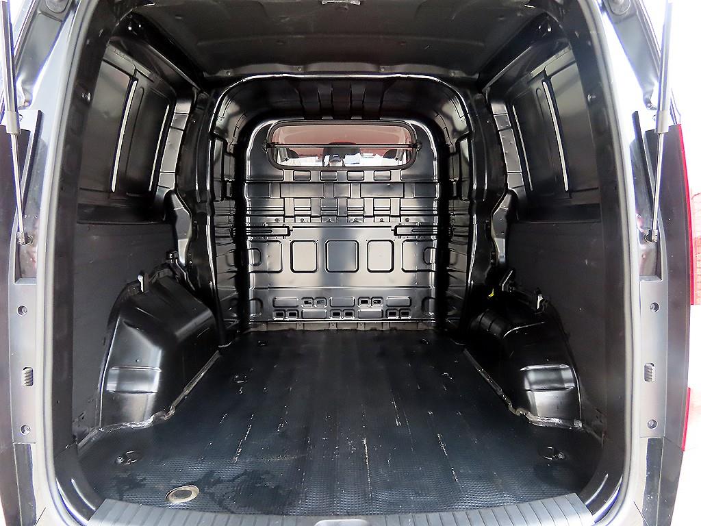 HYUNDAI Staria 2025 Negro - Importación desde Corea - HF Imports Iquique - Foto 18