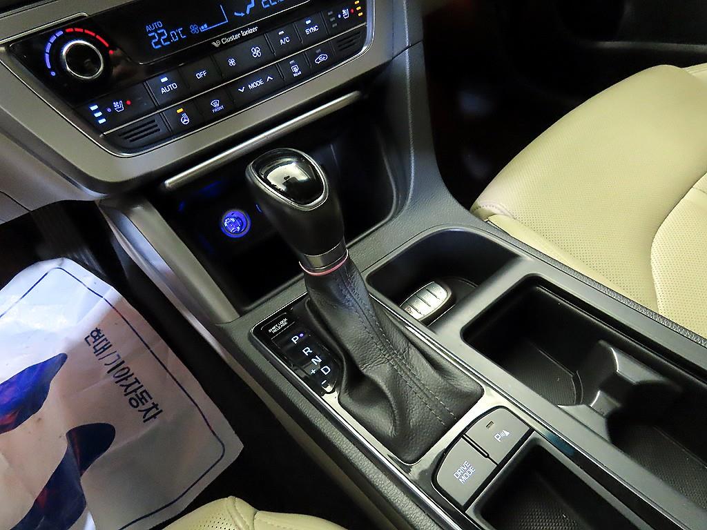 HYUNDAI Sonata - Vista 12