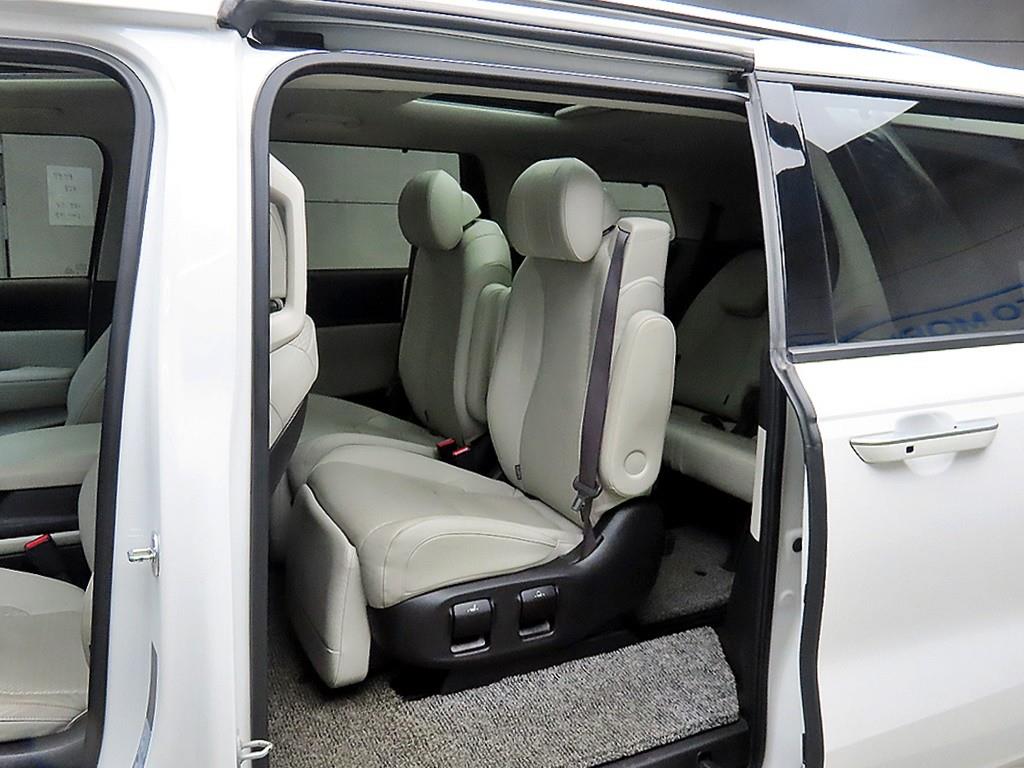 KIA Carnival - Vista 6