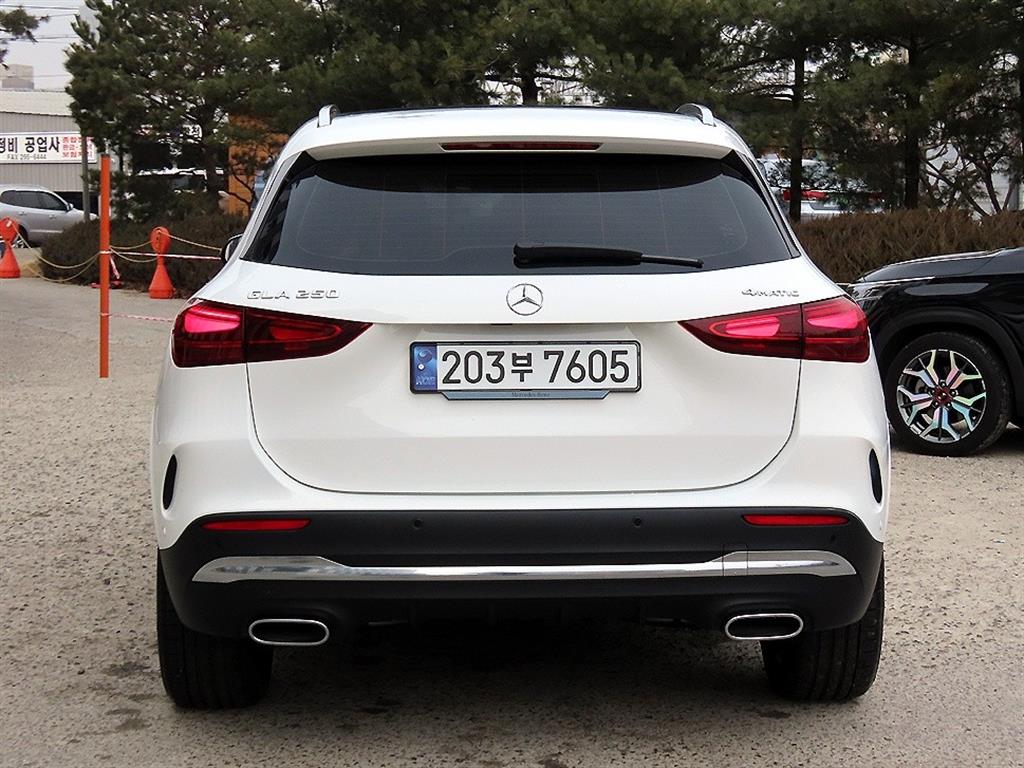 Mercedes Benz GLA Class - Vista 4