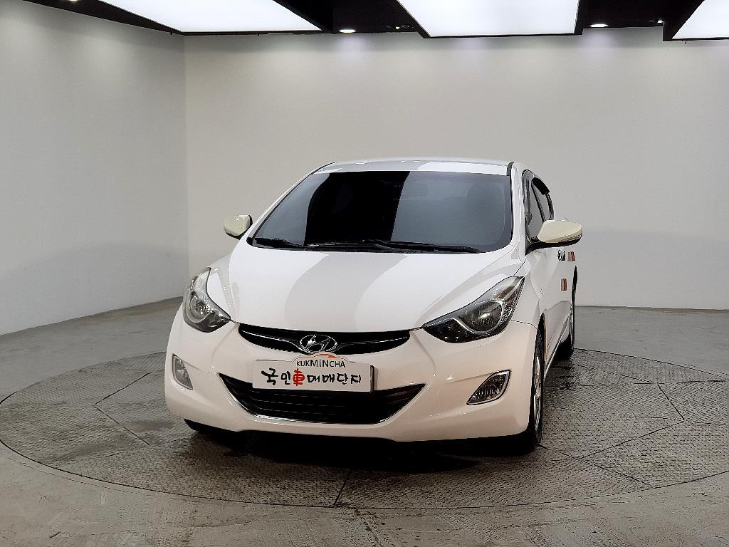 HYUNDAI Avante - Vista 2