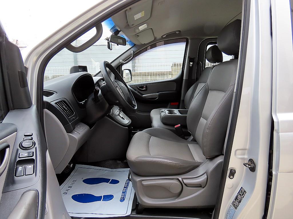 HYUNDAI Starex - Vista 5