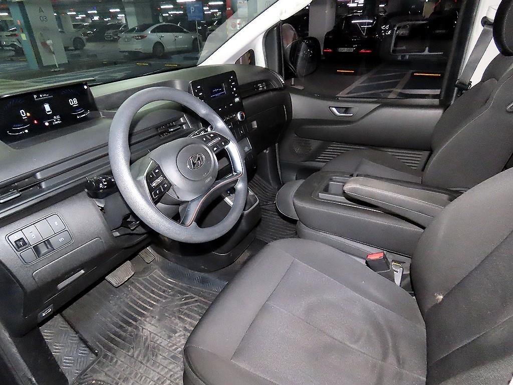 HYUNDAI Staria - Vista 10