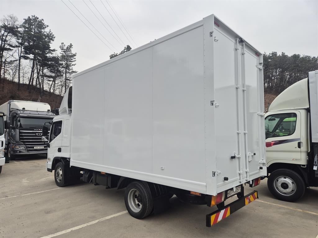 medium and large cargo truck - Vista 4