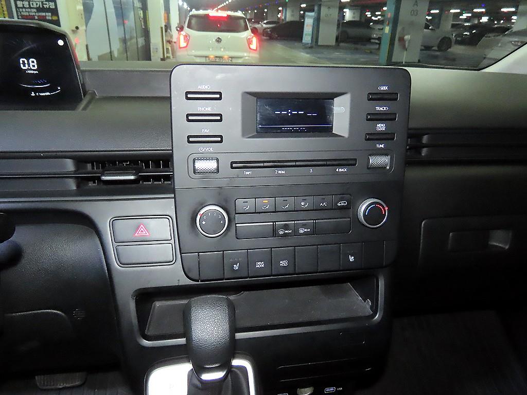 HYUNDAI Staria - Vista 11