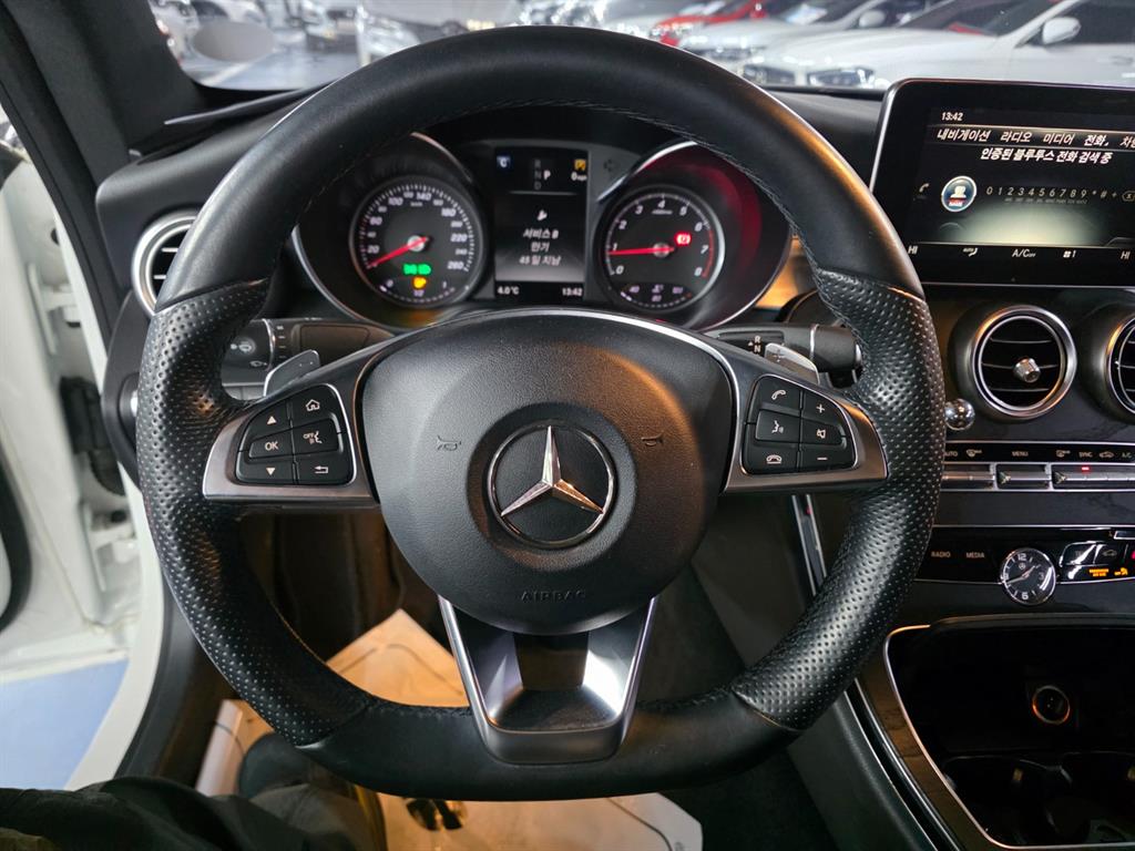 Mercedes Benz C Class - Vista 8