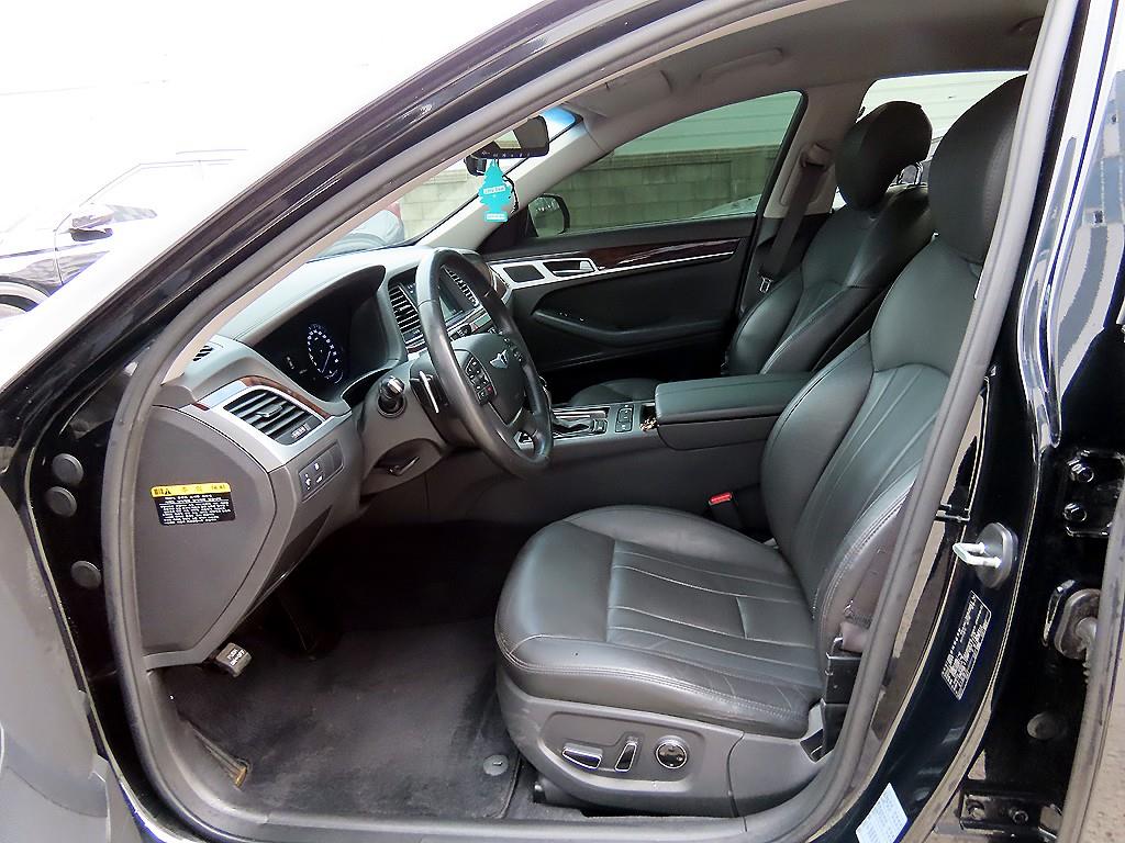 HYUNDAI Genesis - Vista 5