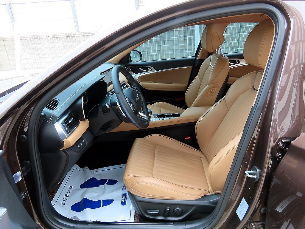 Genesis G70 - Vista 5