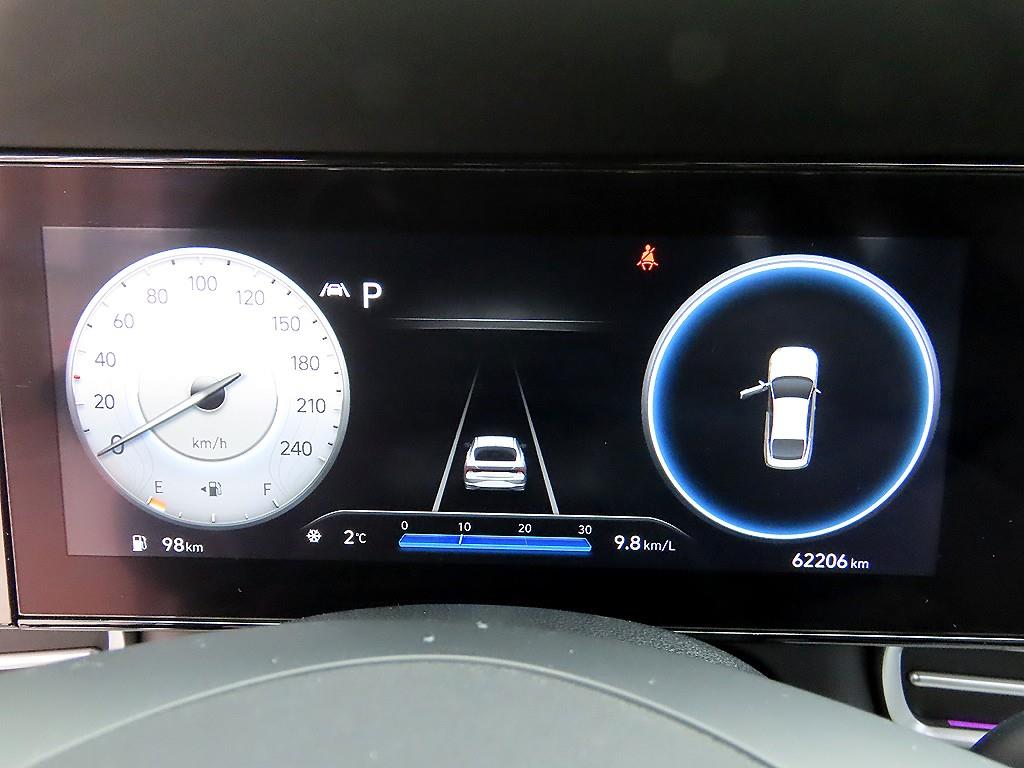 HYUNDAI Avante - Vista 9