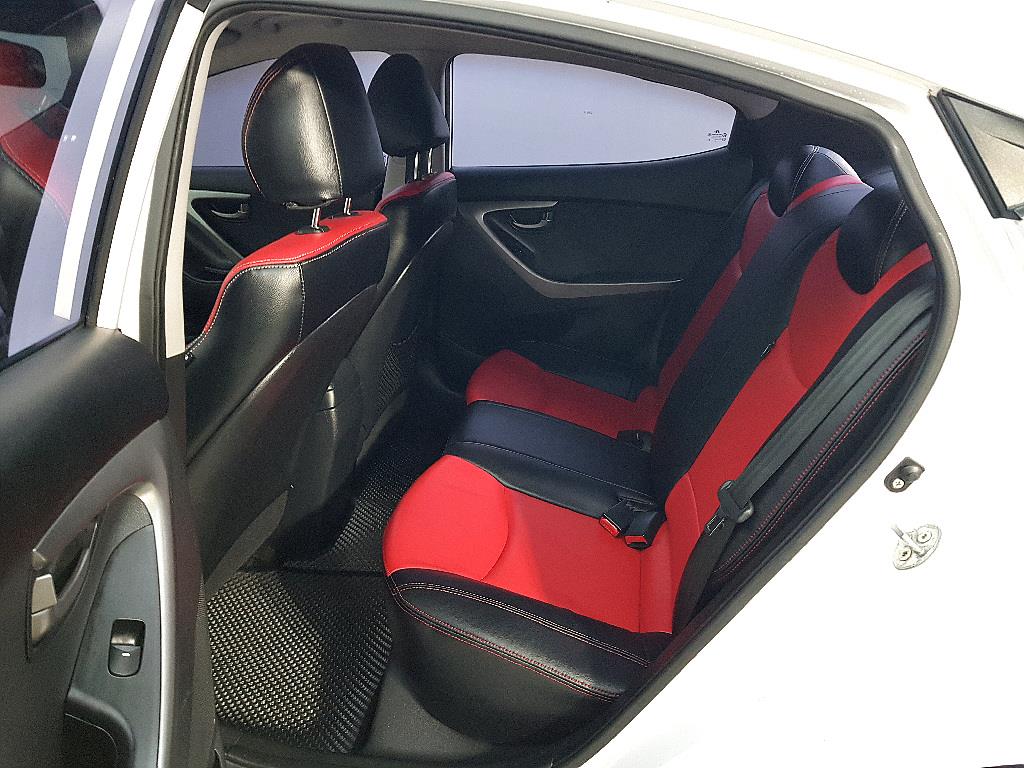 HYUNDAI Avante - Vista 9