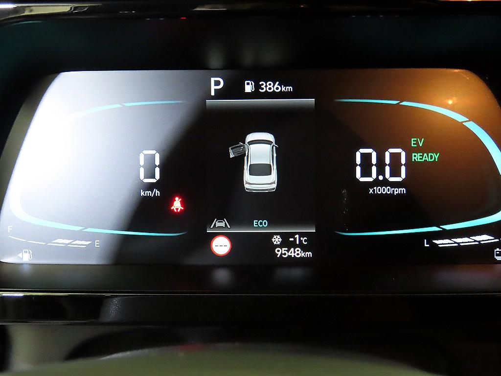 HYUNDAI Avante - Vista 9