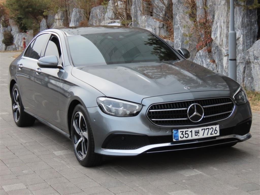 Mercedes Benz E class - Vista 3