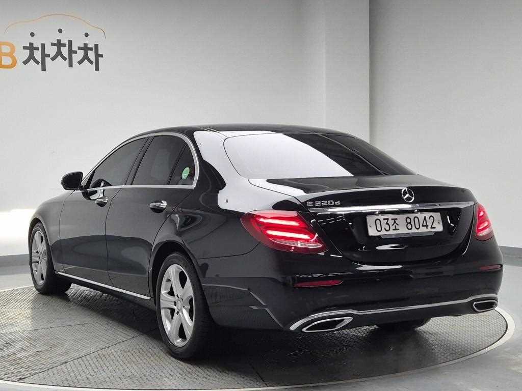Mercedes Benz E class - Vista 2