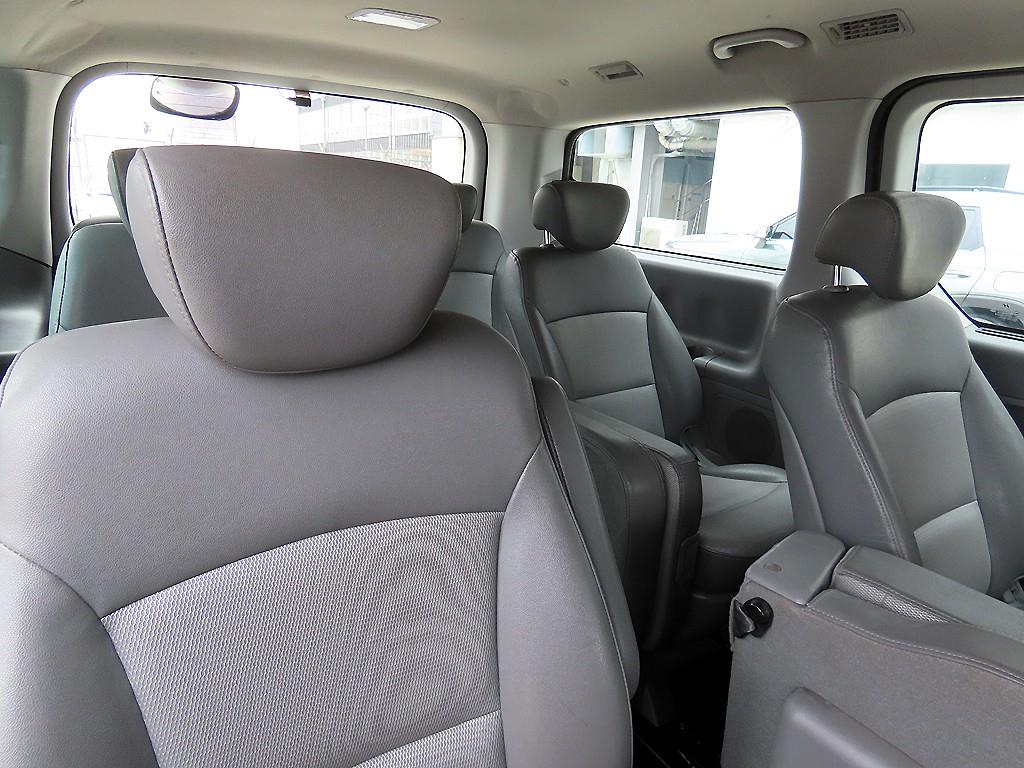 HYUNDAI Starex - Vista 7