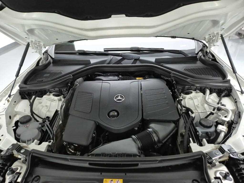 Mercedes Benz GLC Class - Vista 5