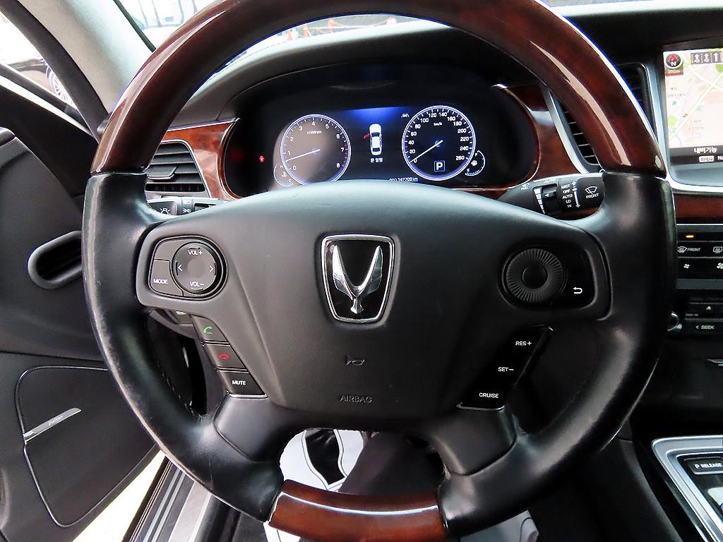 HYUNDAI Equus - Vista 8