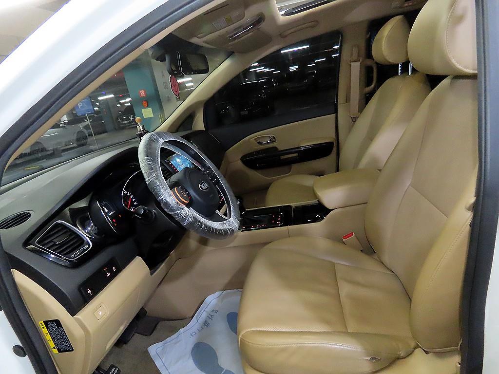 KIA Carnival - Vista 6
