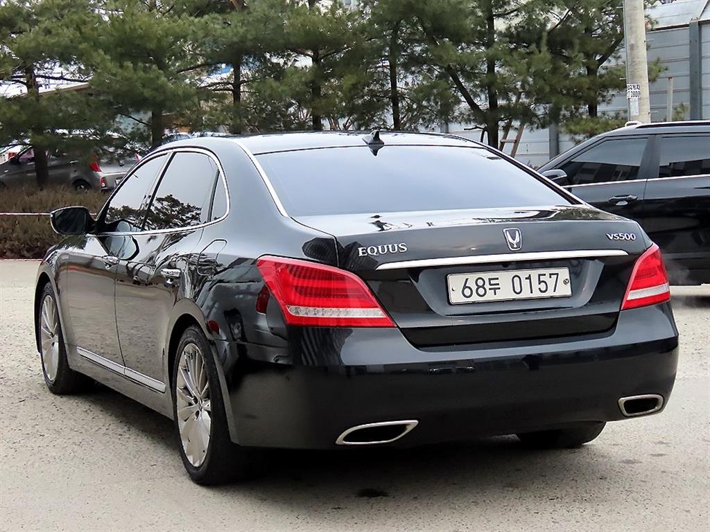 HYUNDAI Equus - Vista 3