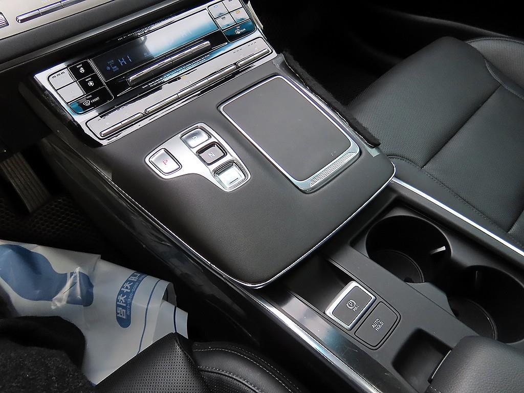 HYUNDAI Grandeur - Vista 10