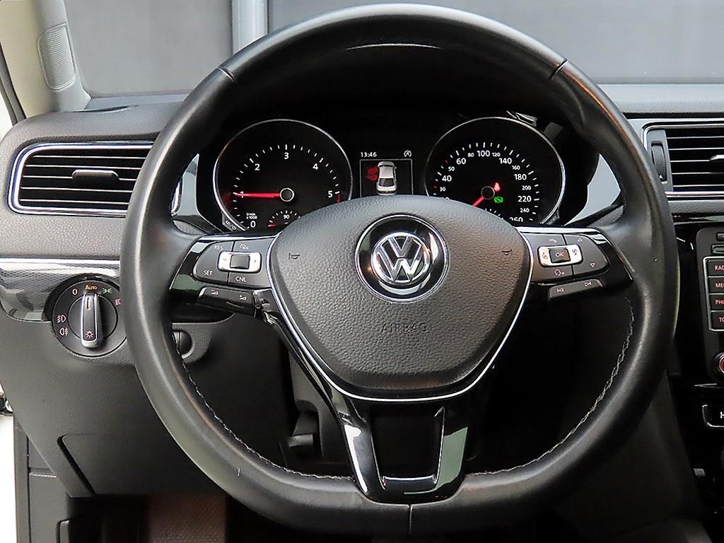 Volkswagen Jetta - Vista 9