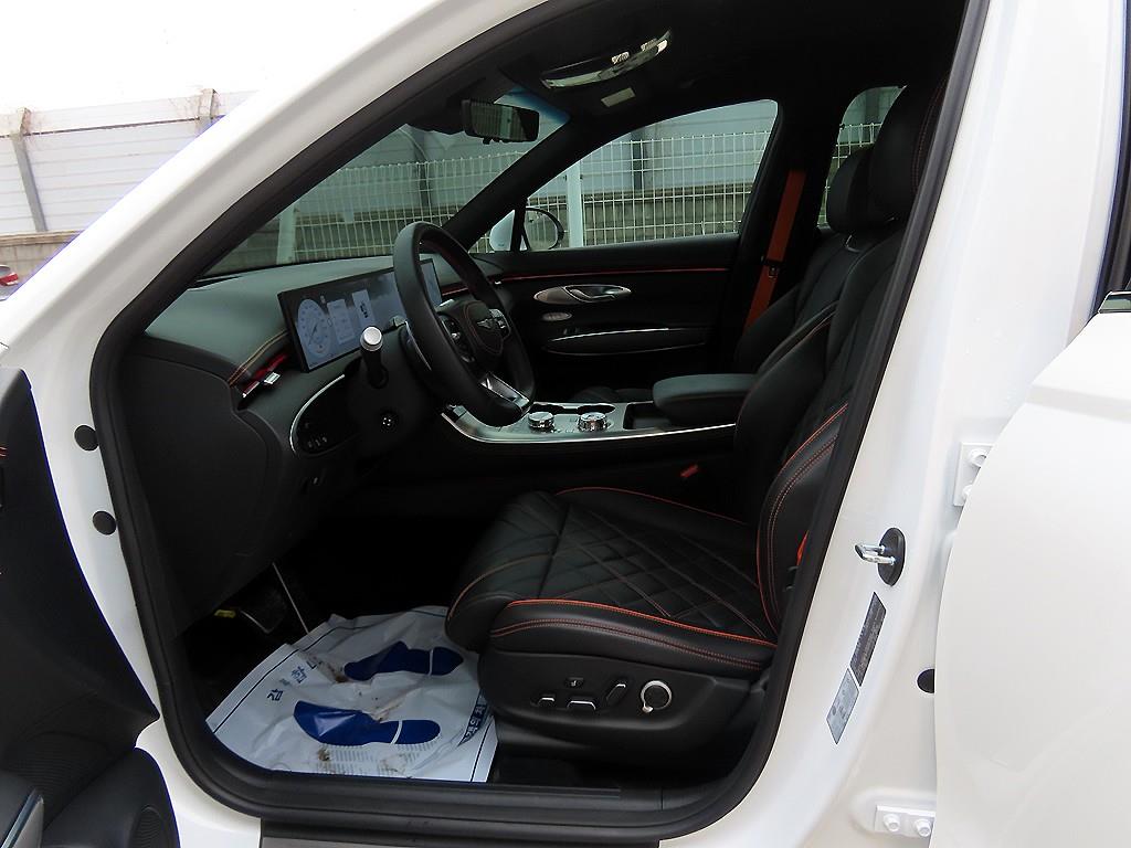 Genesis GV70 - Vista 5