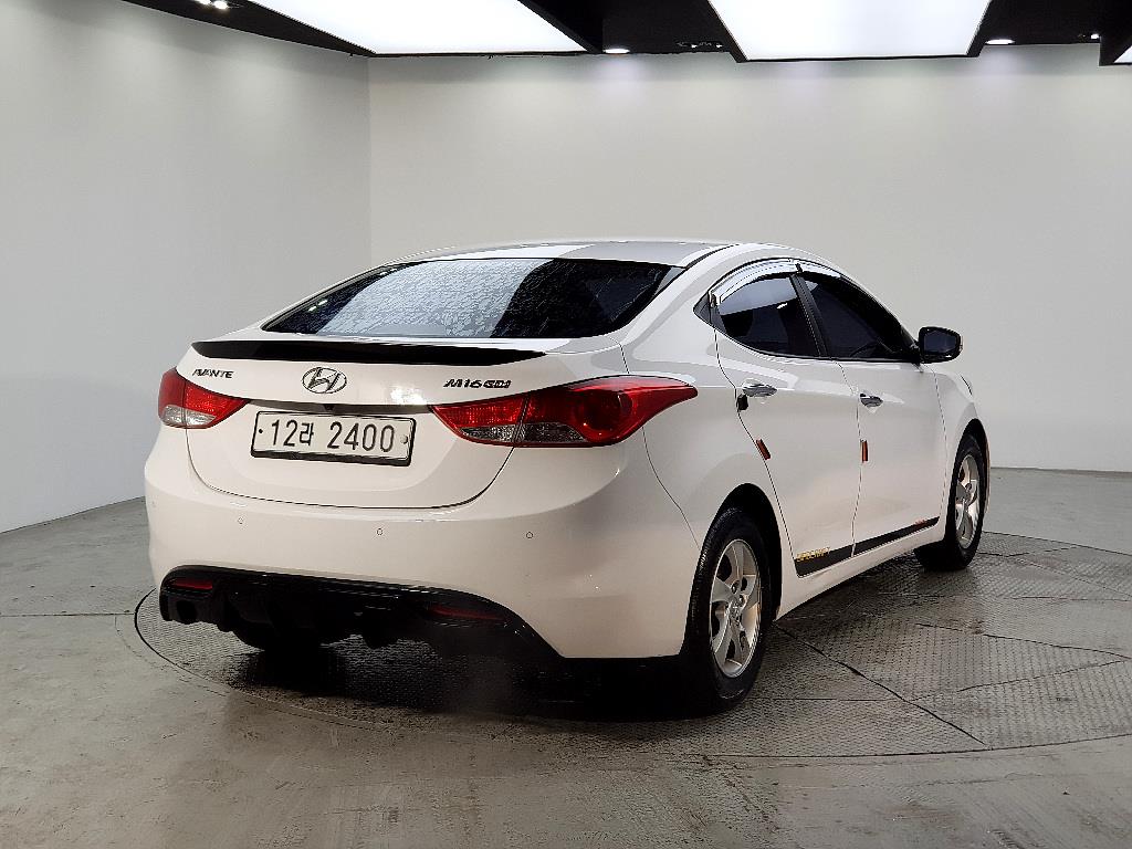 HYUNDAI Avante - Vista 4