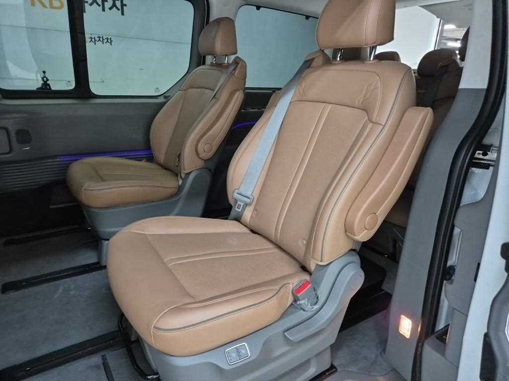 HYUNDAI Staria - Vista 12