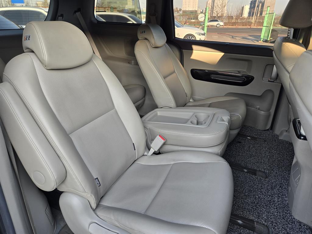 KIA Carnival - Vista 6