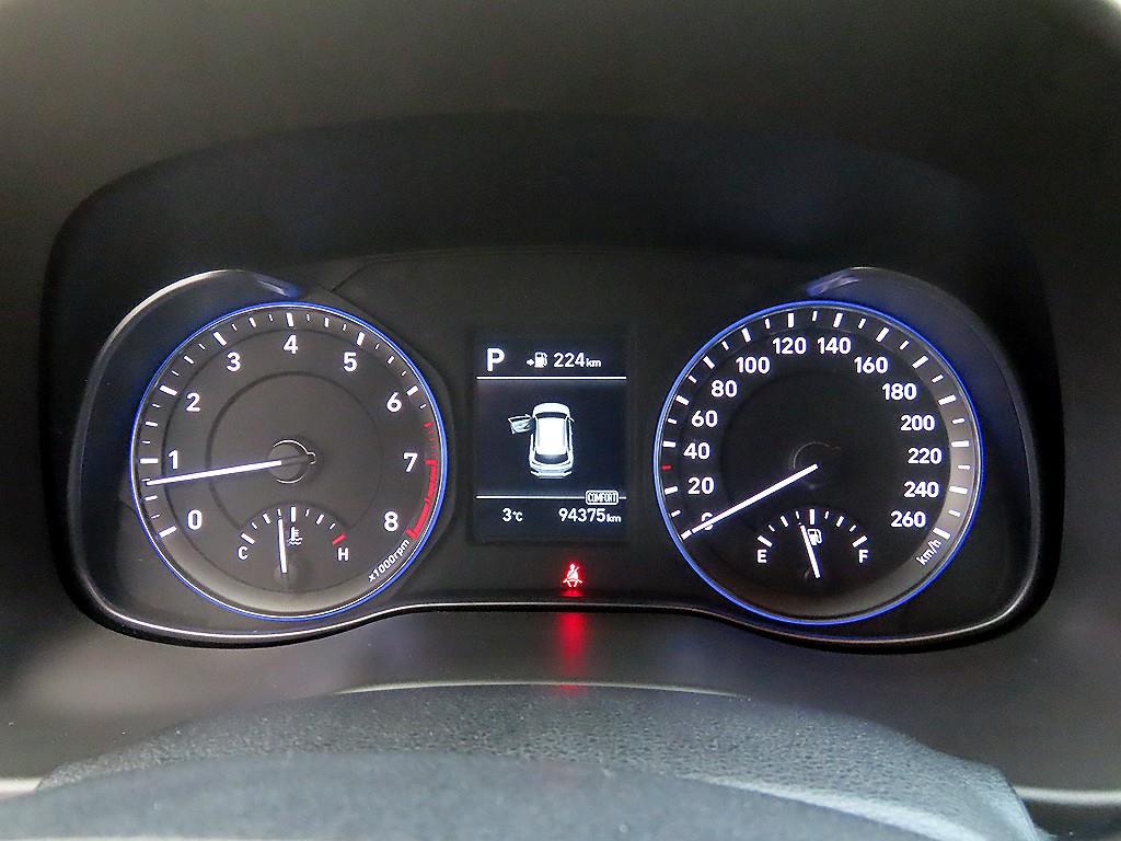 HYUNDAI Kona - Vista 9