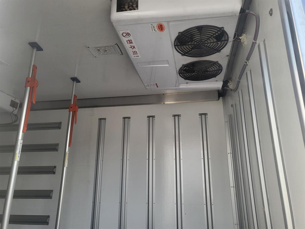 medium and large cargo truck - Vista 4