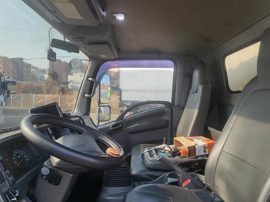 medium and large cargo truck - Vista 8