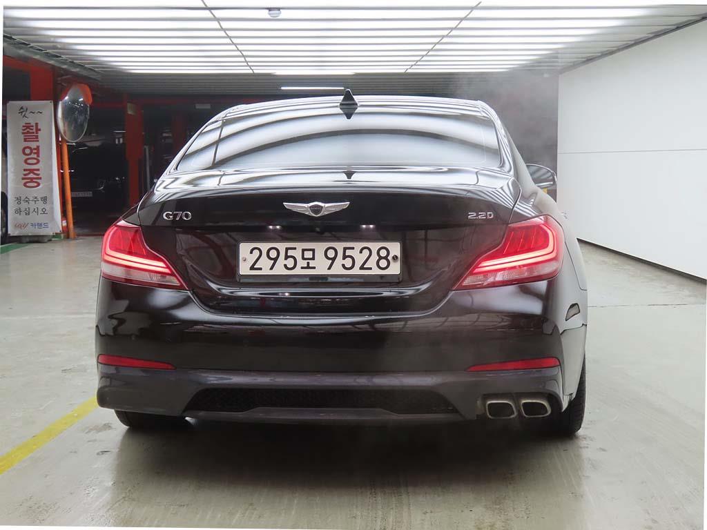 Genesis G70 - Vista 3