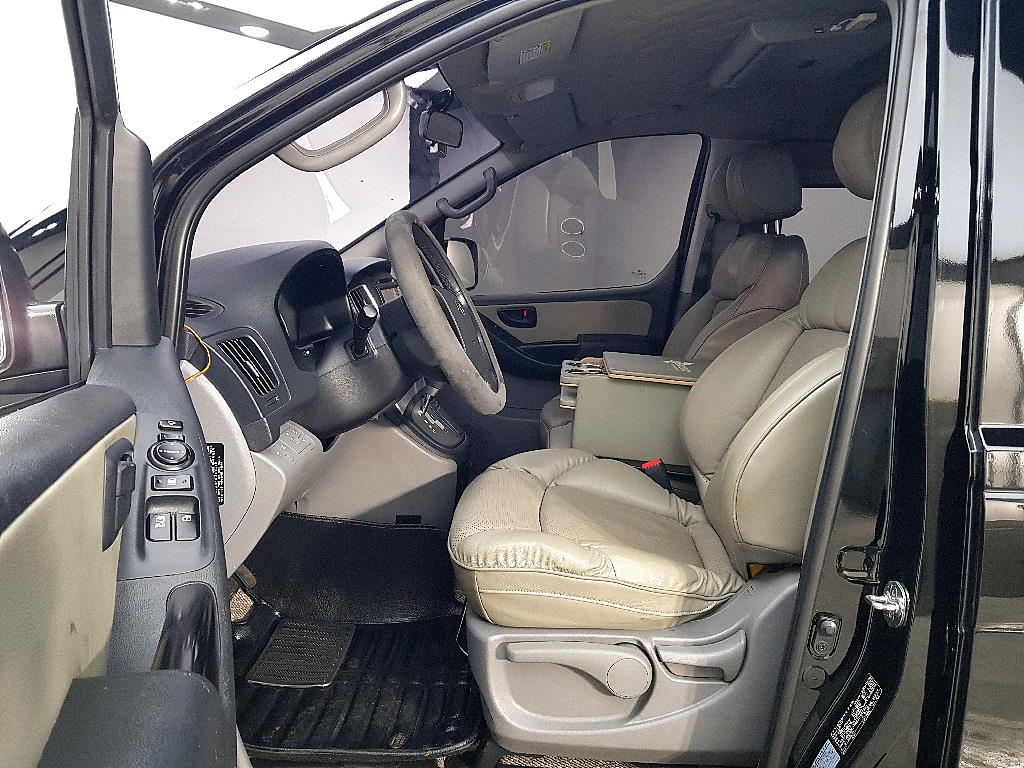 HYUNDAI Starex - Vista 8