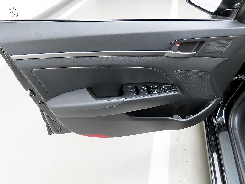 HYUNDAI Avante - Vista 11