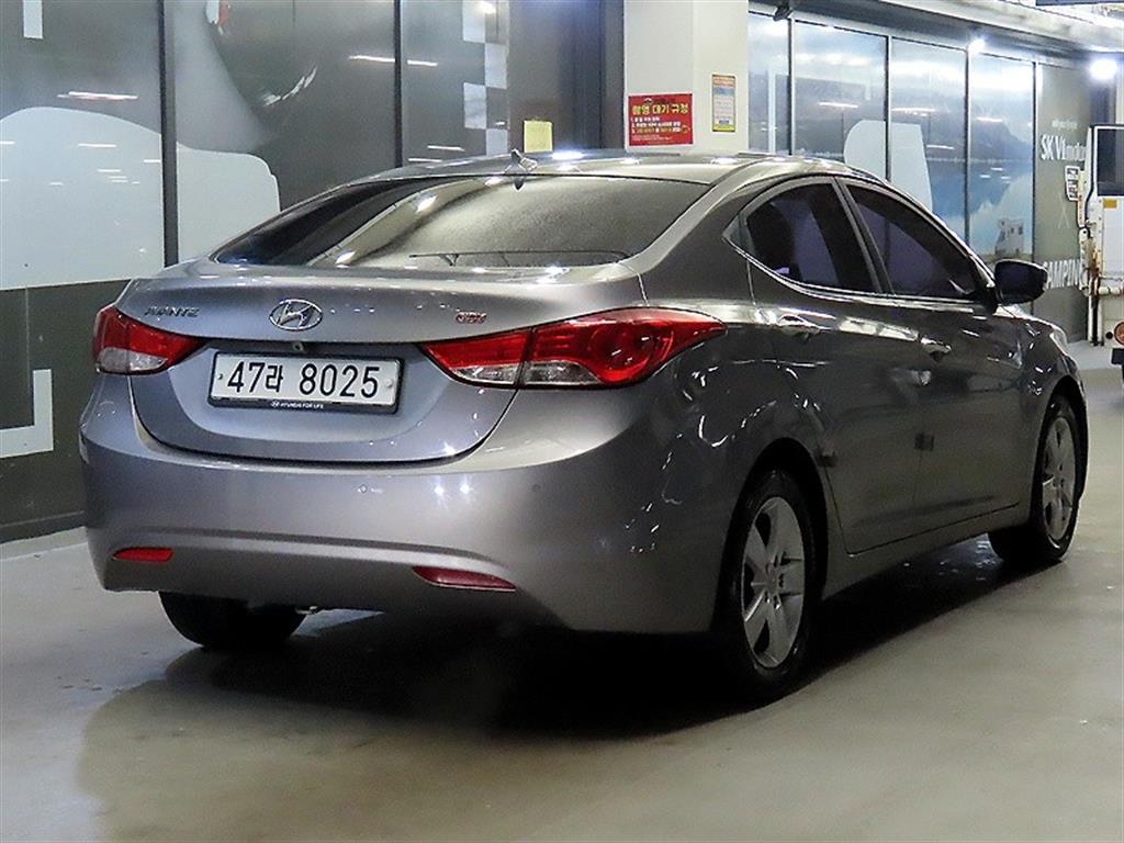 HYUNDAI Avante - Vista 4