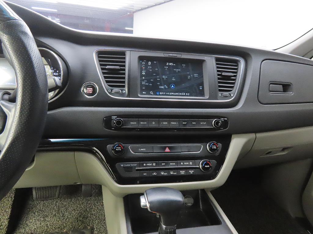 KIA Carnival - Vista 10