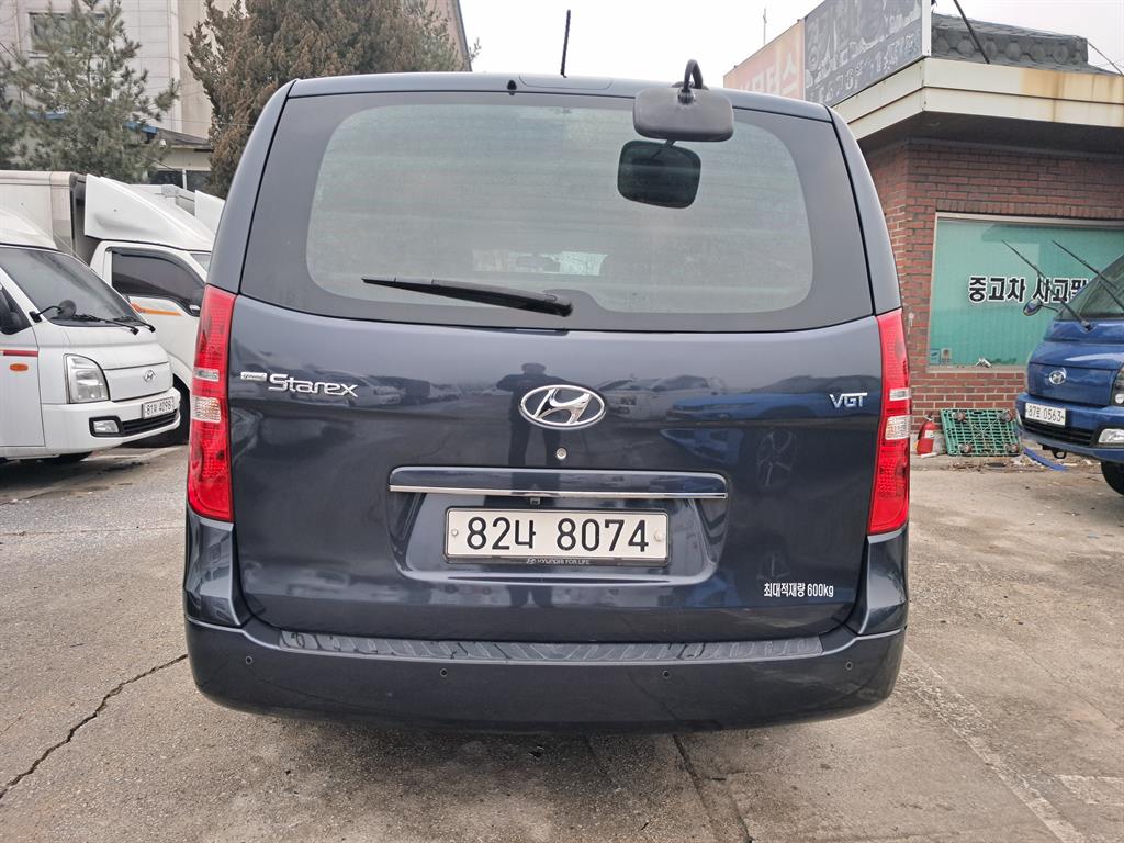 HYUNDAI Starex - Vista 4