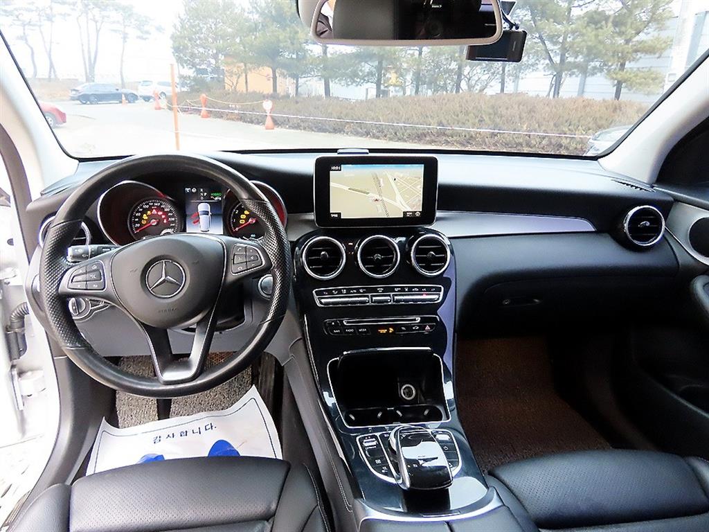 Mercedes Benz GLC Class - Vista 7