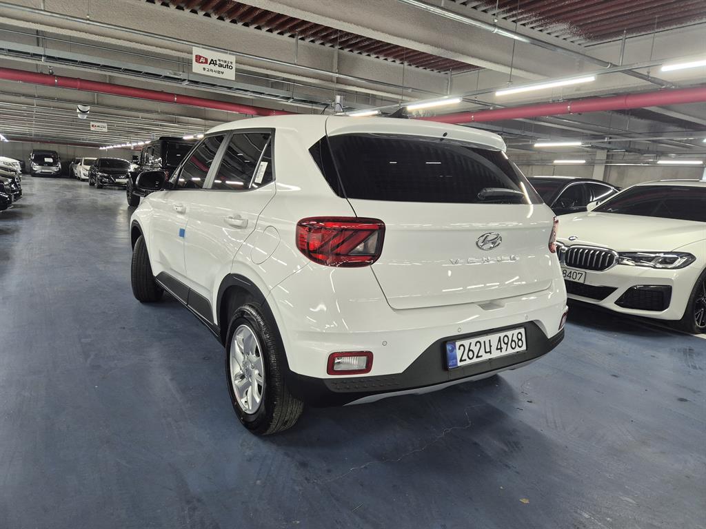HYUNDAI Venue - Vista 4