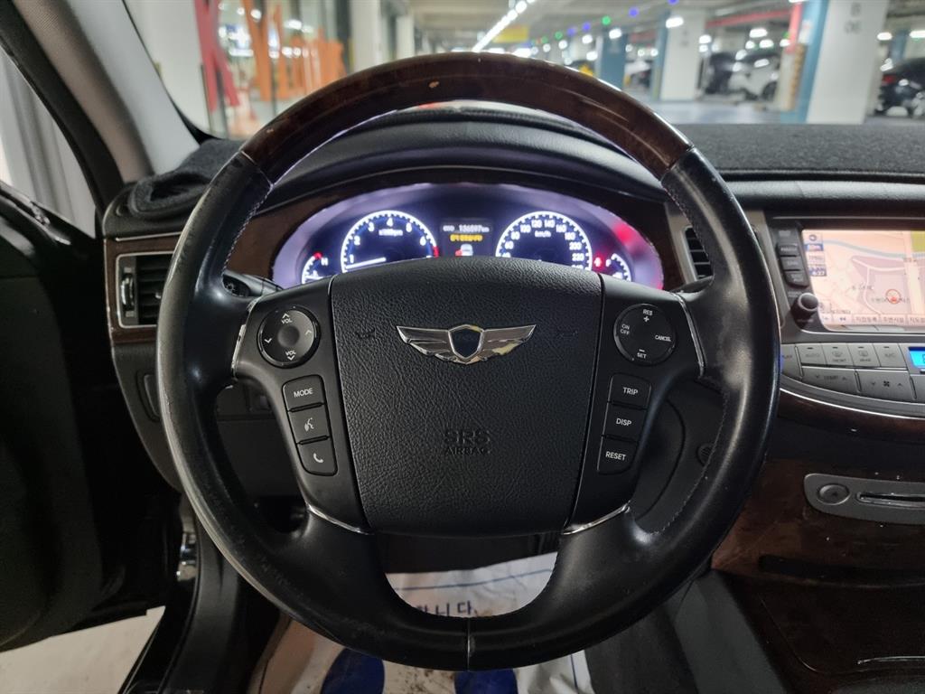 HYUNDAI Genesis - Vista 11