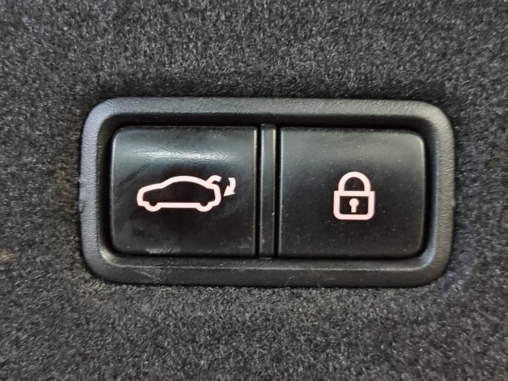 Genesis EQ900 - Vista 4